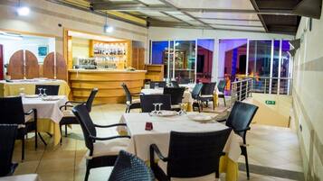 Desayuno buffet incluido todos los días