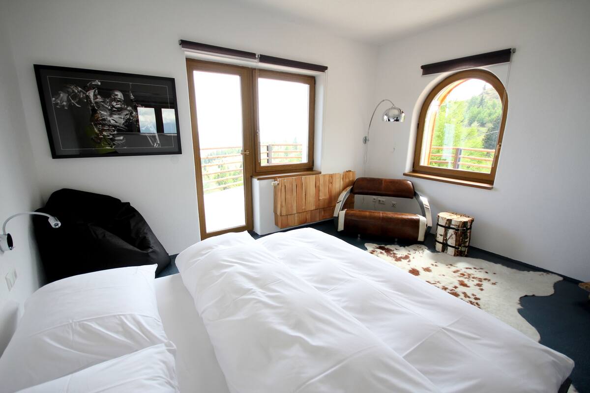 Standard Suite | Egyptian cotton sheets, premium bedding, down duvets, free minibar