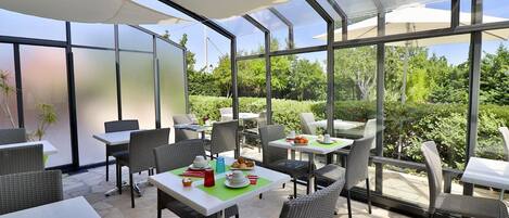 Lunch and dinner served