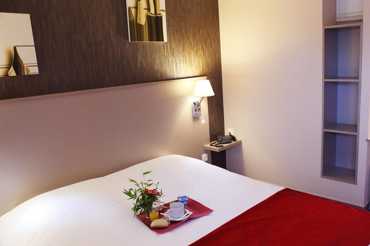 1 bedroom, desk, soundproofing, iron/ironing board