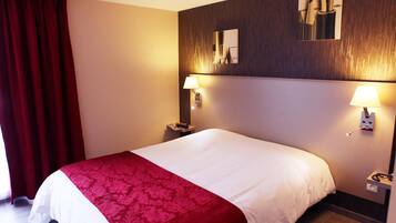 Desk, soundproofing, iron/ironing board, free cots/infant beds