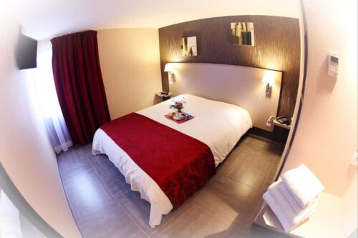 1 bedroom, desk, soundproofing, iron/ironing board