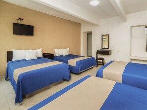 标准四人房, 多张床 | 熨斗/熨衣板、免费 WiFi、床单