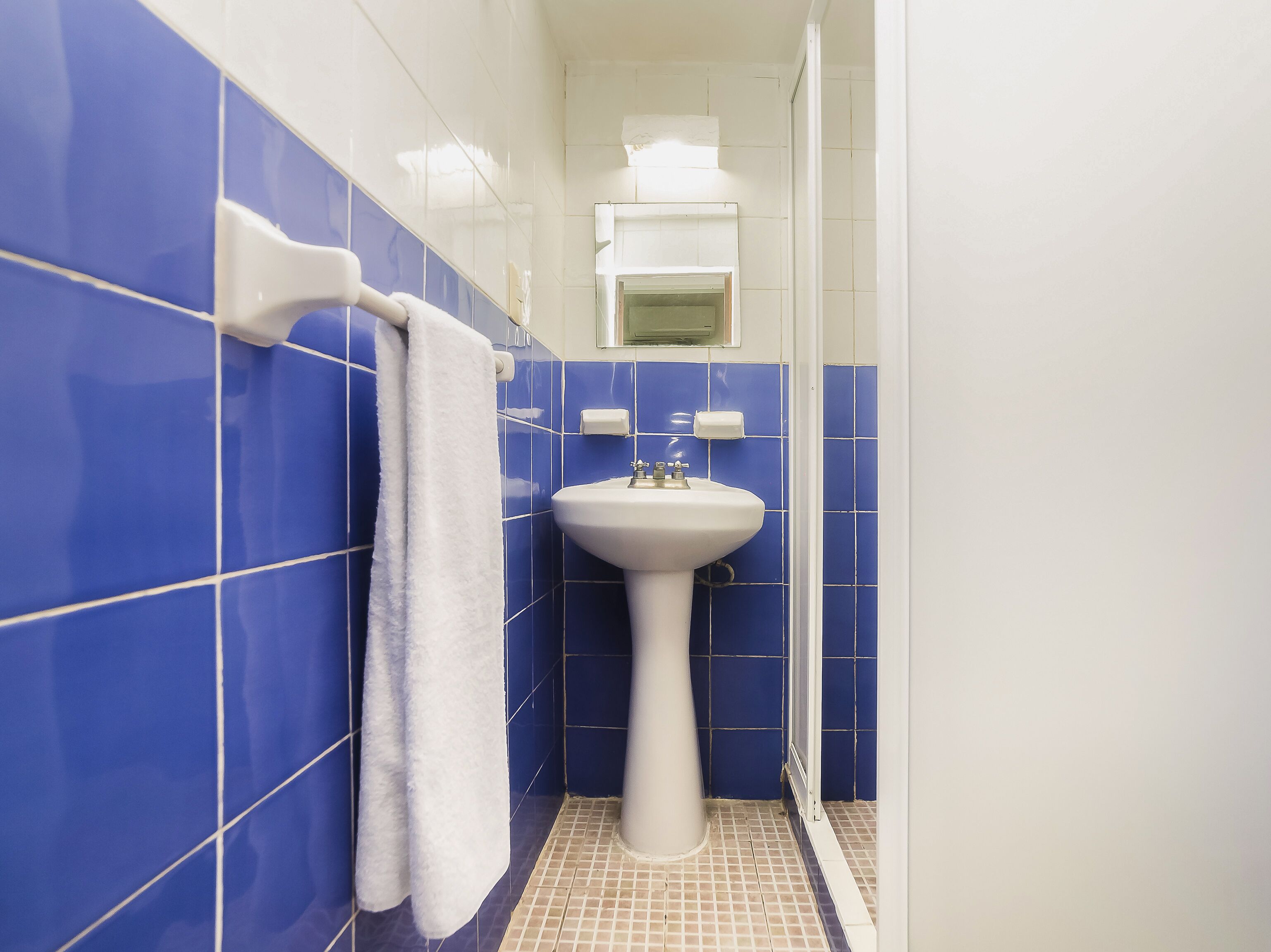 淋浴设施、免费洗浴用品、毛巾、洗发水