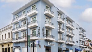 A multi-story hotel with balconies, a visible 'Lanz' sign, and a 'HOTEL' sign. - Hotel Trianon (Veracruz)