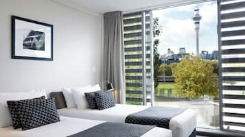 Studio | Desk, soundproofing, iron/ironing board, cots/infant beds