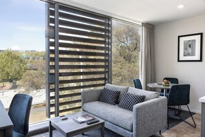 Desk, soundproofing, iron/ironing board, cribs/infant beds - Quest on Beaumont (Auckland)