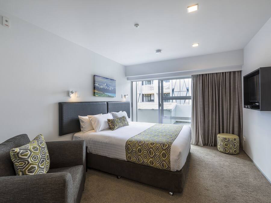 Studio | Desk, iron/ironing board, free WiFi, bed sheets