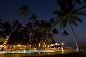 Breakfast, lunch, dinner served; pool views