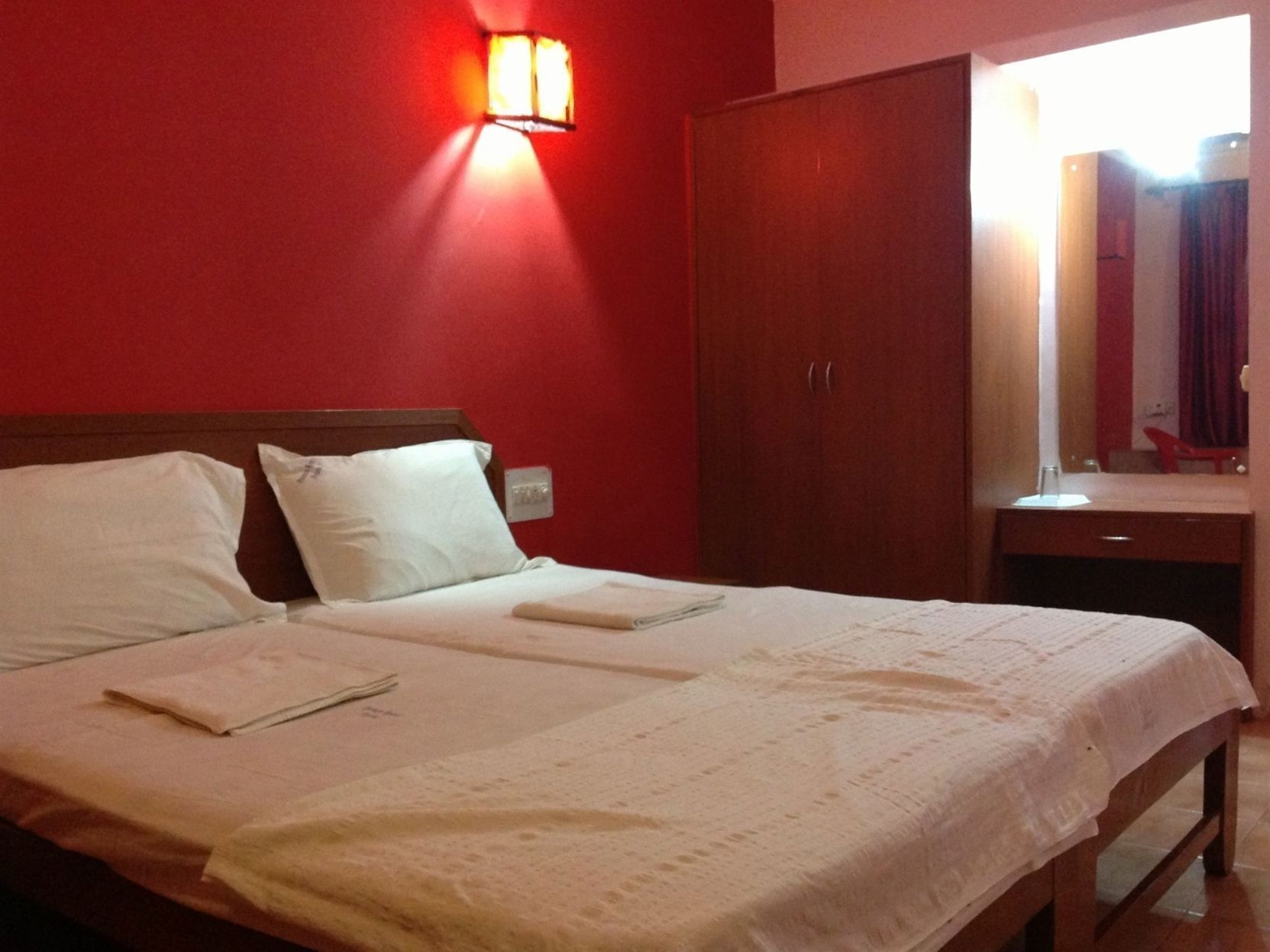 Schreibtisch, Verdunkelungsvorhänge