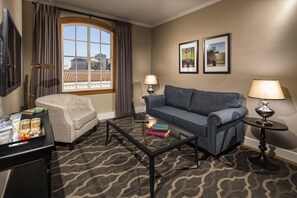 Premium bedding, pillowtop beds, blackout drapes, iron/ironing board - Hotel Normandie (Los Angeles)