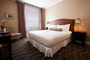 Premium bedding, pillowtop beds, blackout drapes, iron/ironing board - Hotel Normandie (Los Angeles)