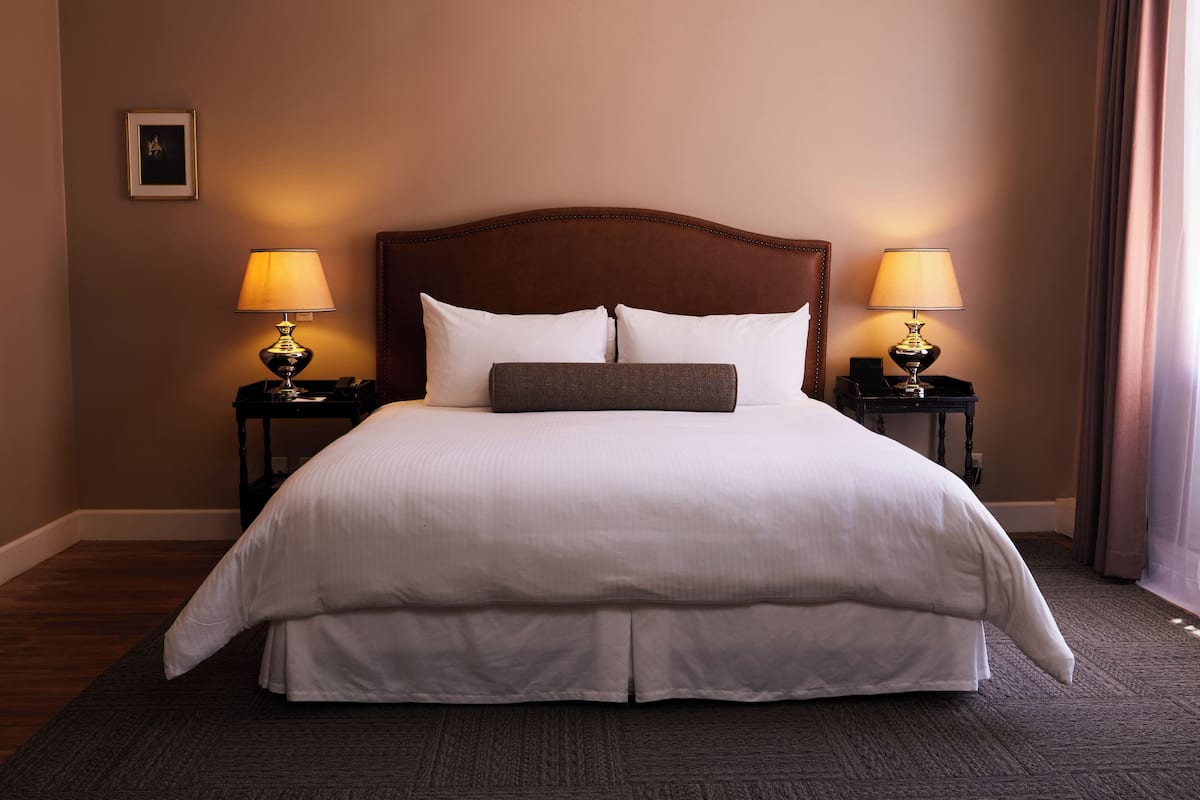Standard Room, 1 King Bed