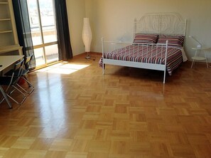 Desk, free WiFi - Bologna Center Town (Bologna)