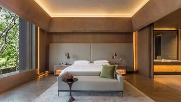 The Roseate Luxury Suite, Hi-Tea, 20% Dis Food & Soft Bev Spa Laundry Car Service, Airport Transfers | Premium bedding, down duvets, minibar, in-room safe