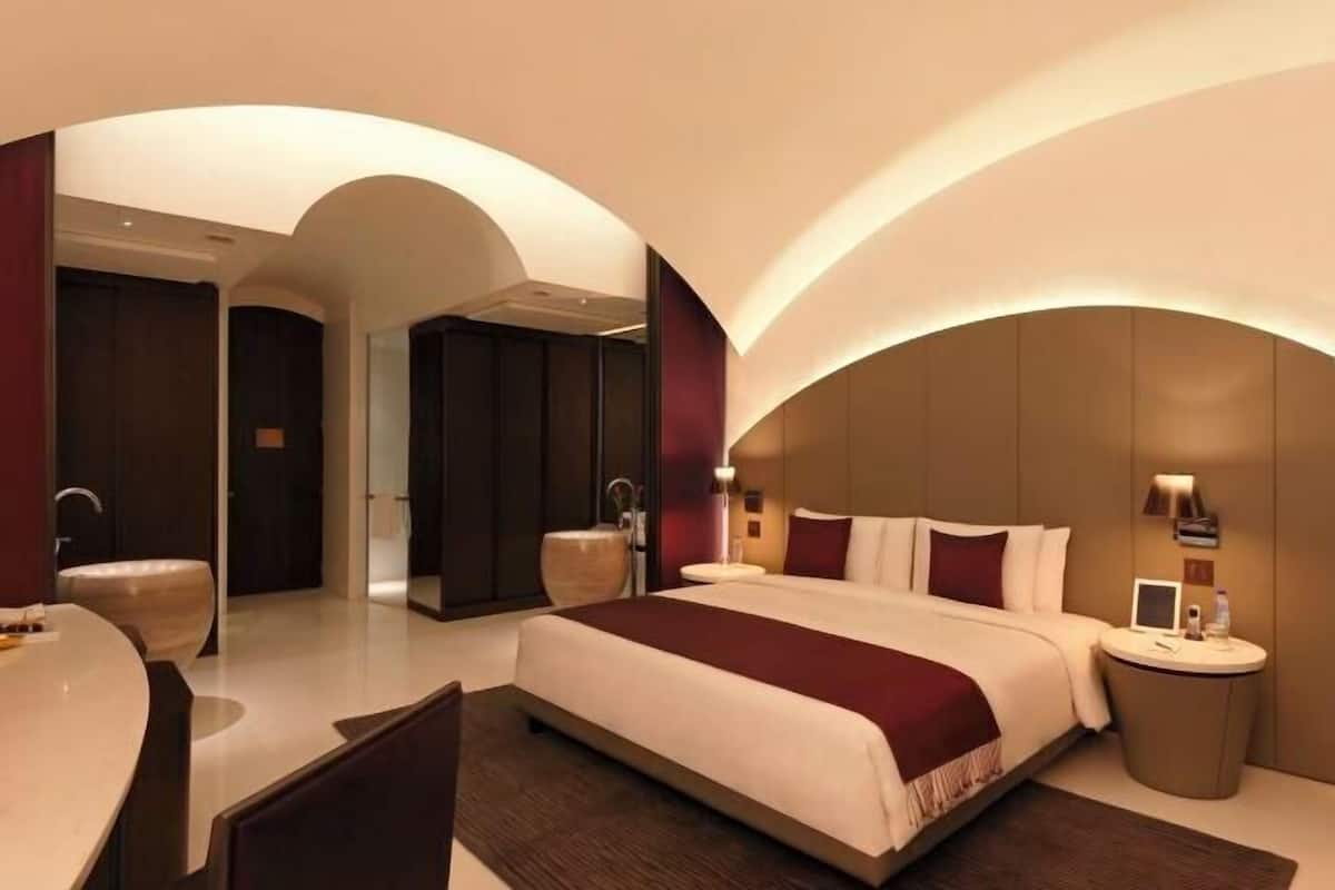 Ropa de cama de alta calidad, cubrecamas y minibar