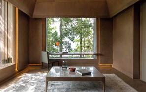 The Roseate Luxury Suite, Hi-Tea, 20% Dis Food & Soft Bev Spa Laundry Car Service, Airport Transfers | Garden view