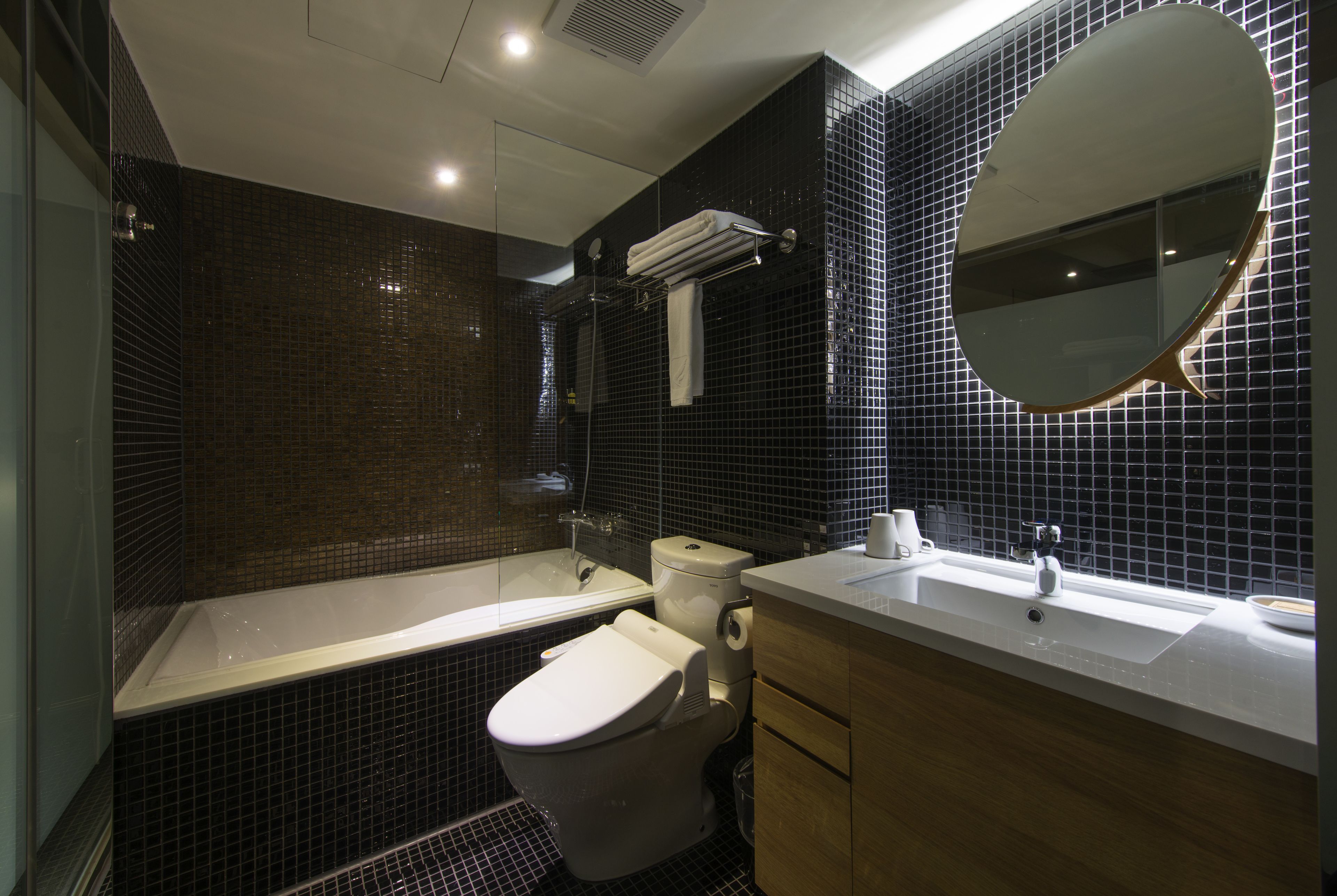 easy plus double | bathroom | hair dryer, slippers, bidet, towels