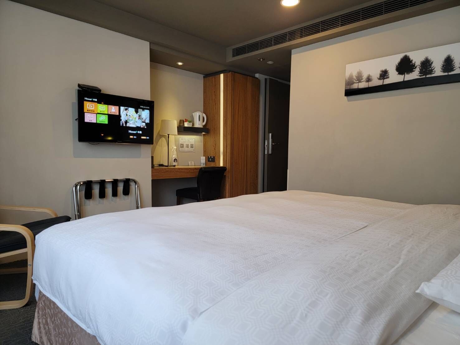 easy plus double | in-room safe, desk, blackout curtains, soundproofing