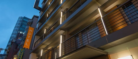 Fasade – kveld/natt