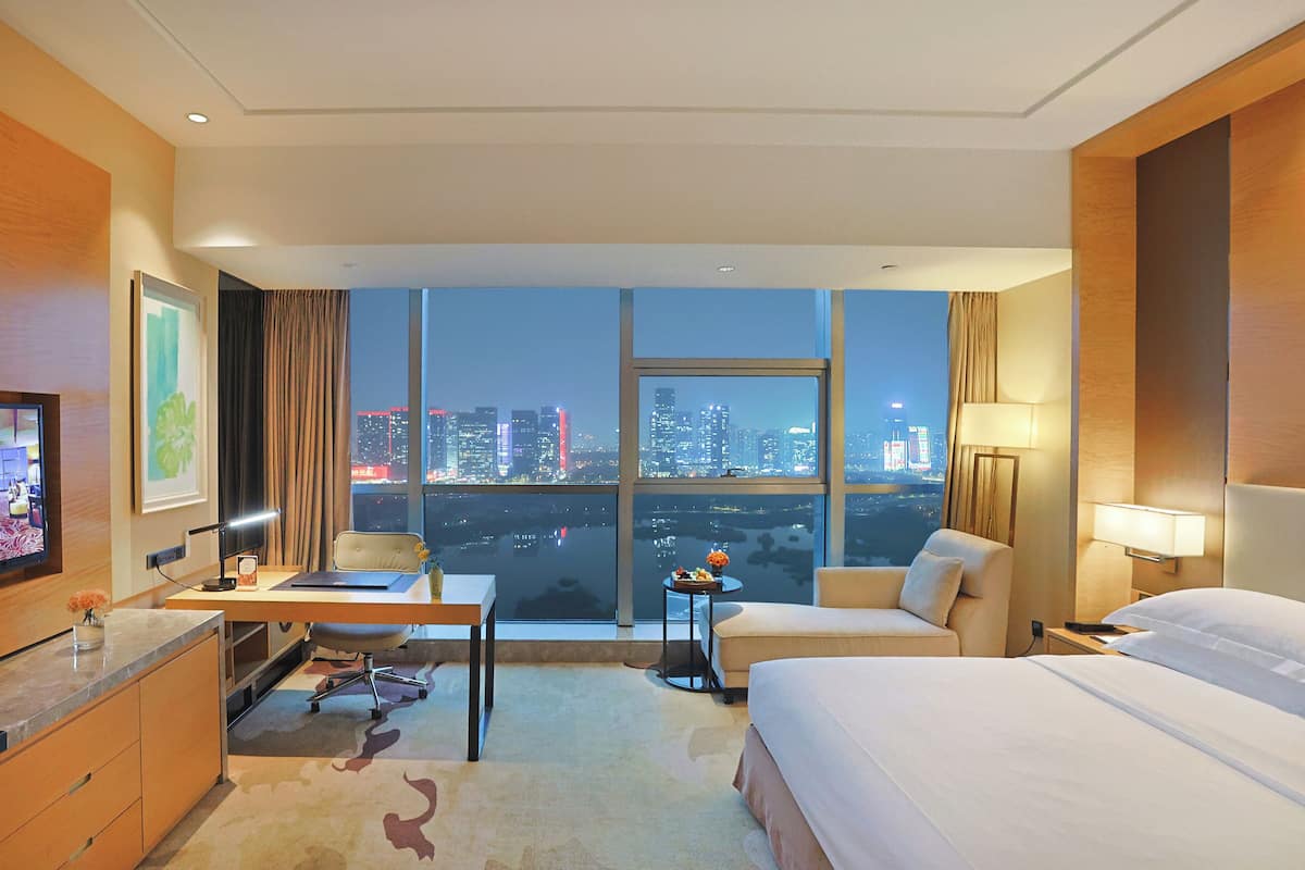 1 bedroom, premium bedding, down duvets, minibar