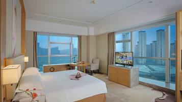 Deluxe Lake View King Room | Premium-sengetøj, dundyner, minibar, pengeskab på værelset