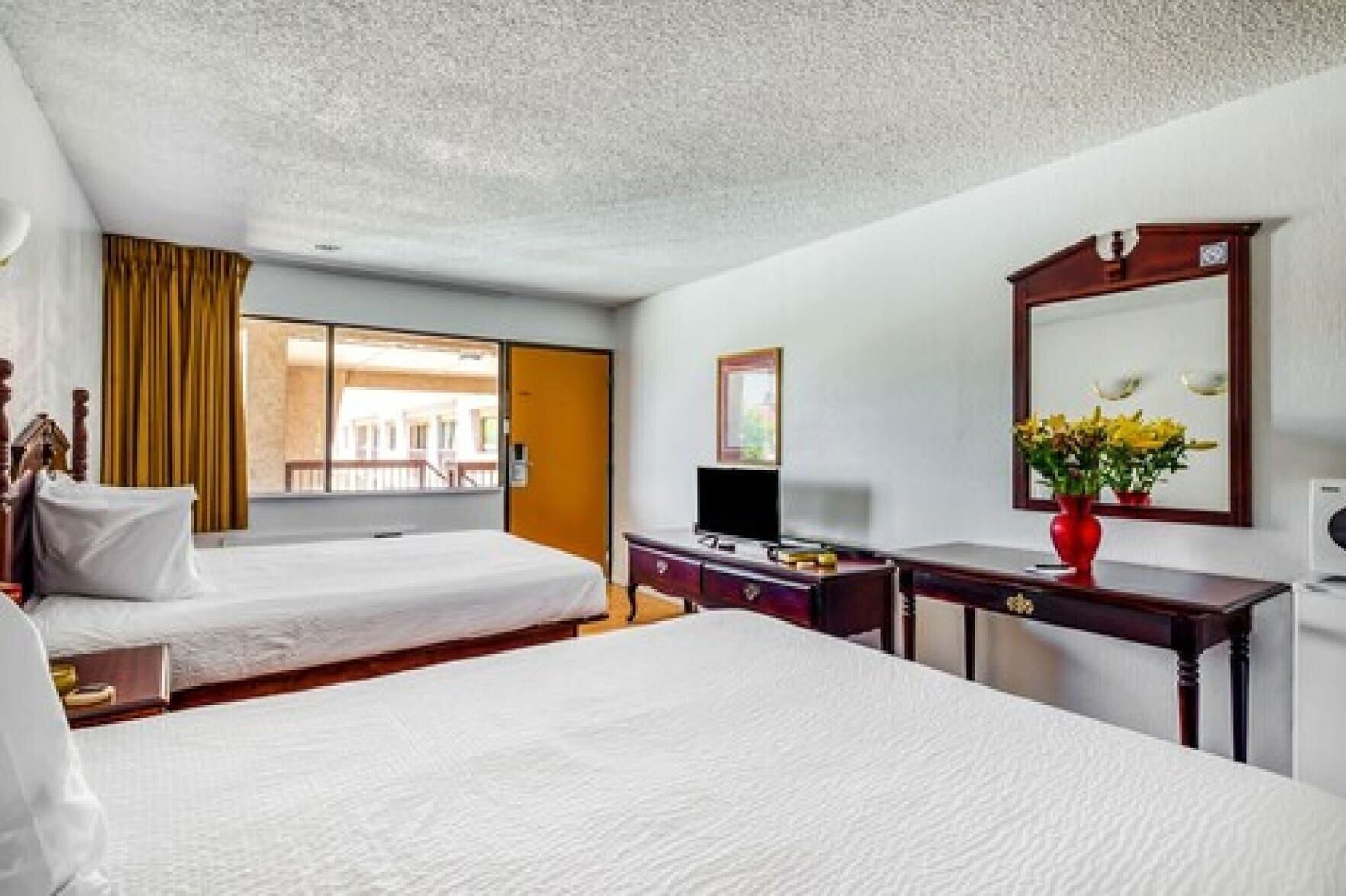 1 habitación, escritorio, tabla de planchar con plancha y wifi gratis 