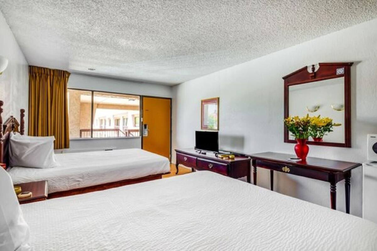 1 habitación, escritorio, tabla de planchar con plancha y wifi gratis