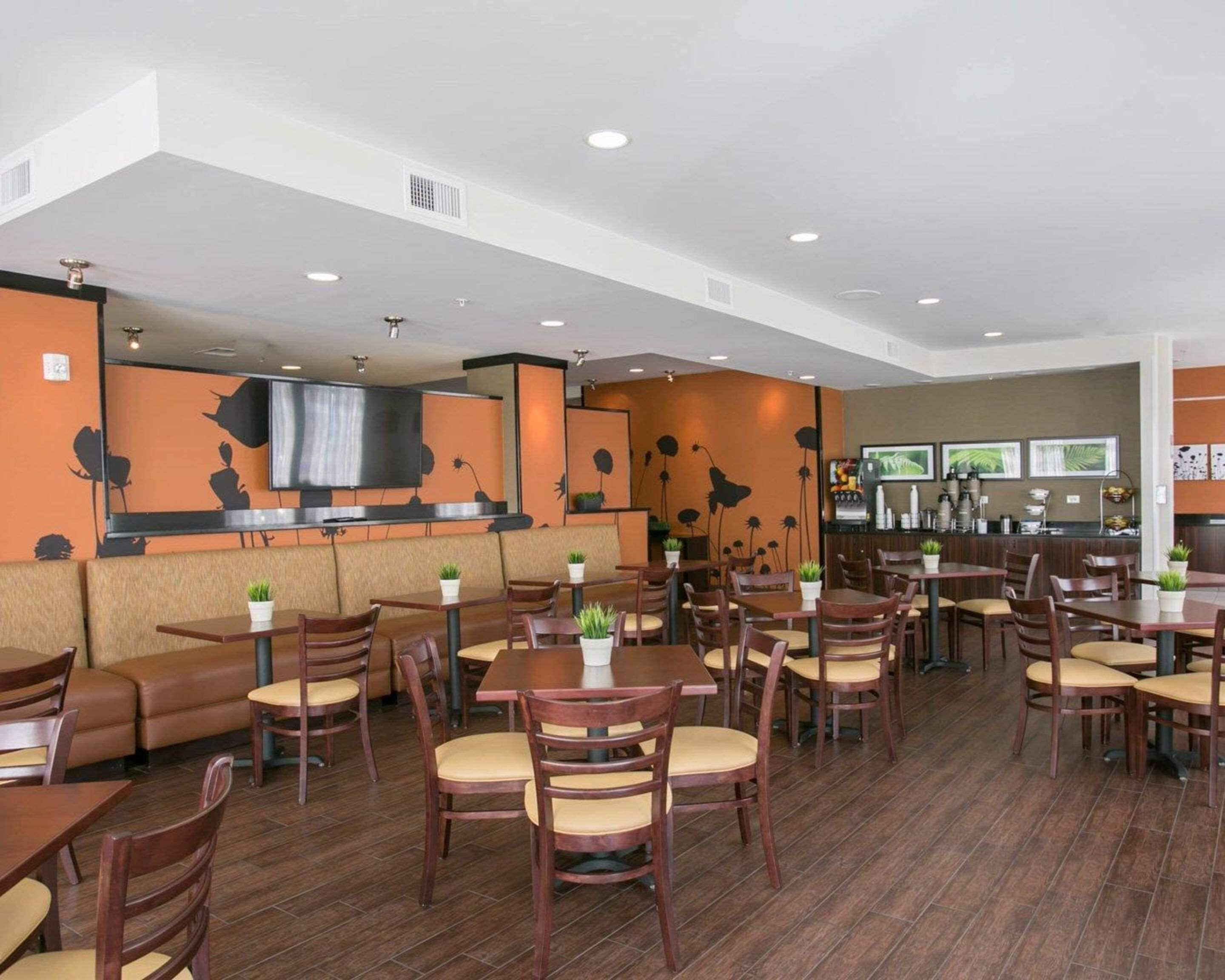 Desayuno bufé gratuito y diario