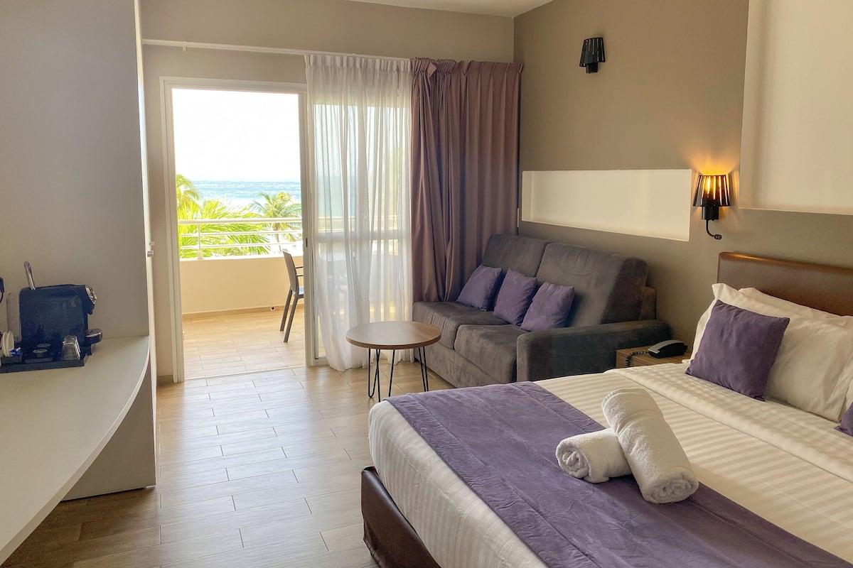 Superior Studio | 1 bedroom, premium bedding, in-room safe, desk