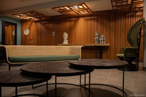 Siddeområde i lobbyen