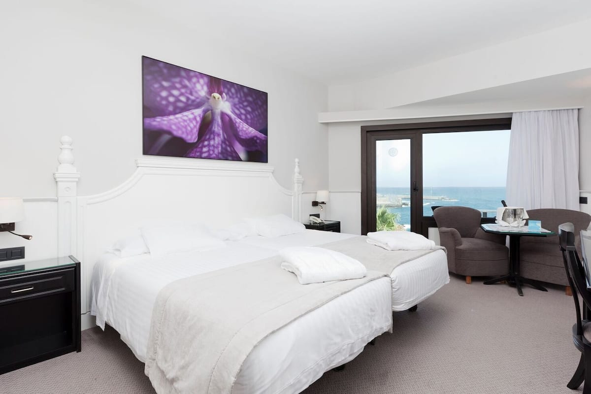 Down duvets, desk, blackout curtains, free WiFi