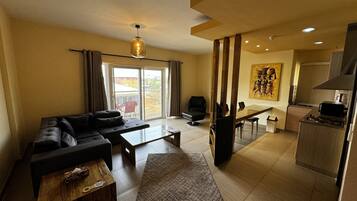 Deluxe Room | Down comforters, in-room safe, desk, laptop workspace