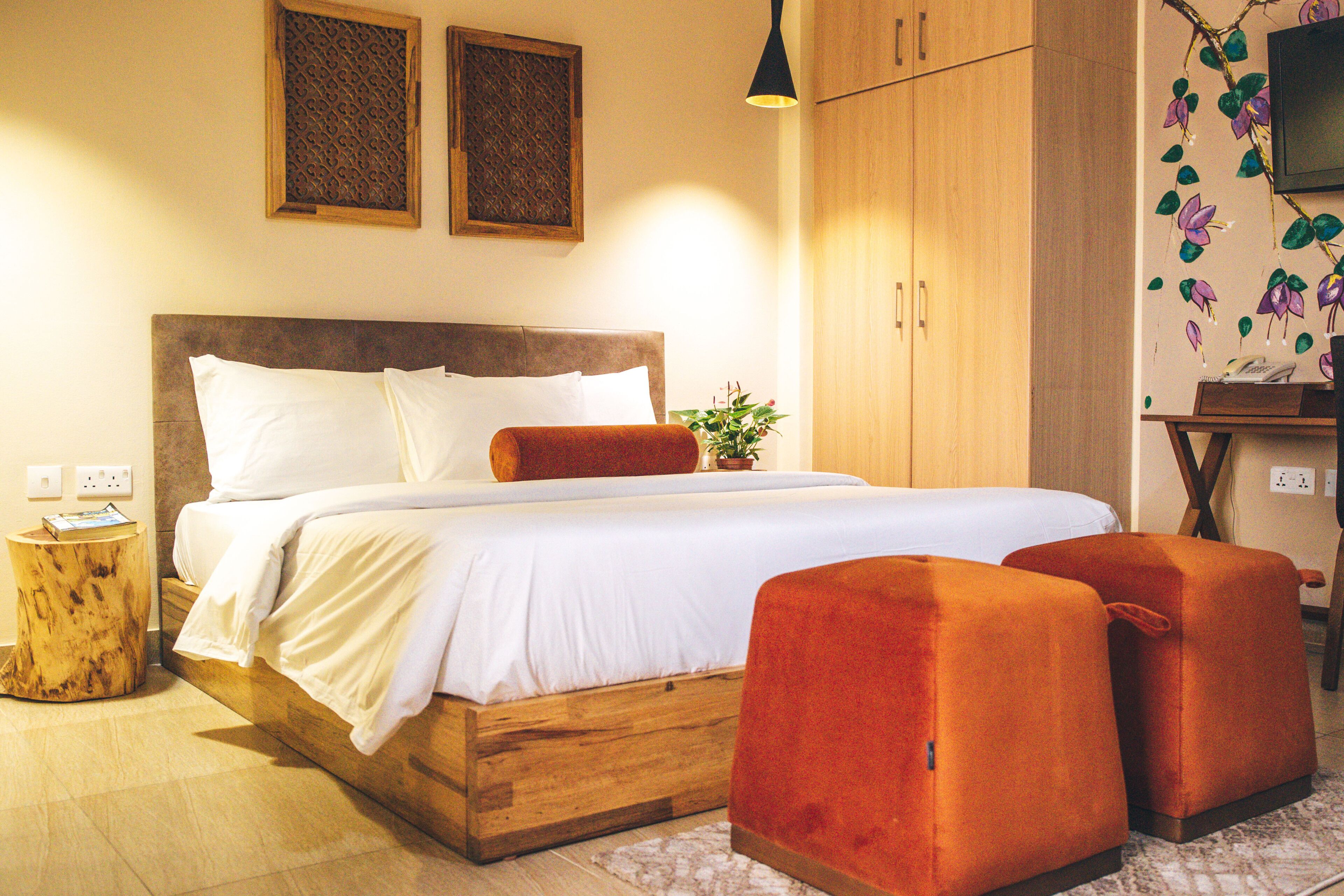 standard room | down duvets, in-room safe, desk, laptop workspace