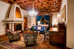 Master Suite, 1 King Bed | Living area | Flat-screen TV - Palacio de Doña Leonor (Antigua Guatemala)