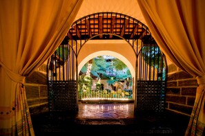 Interior entrance - Palacio de Doña Leonor (Antigua Guatemala)