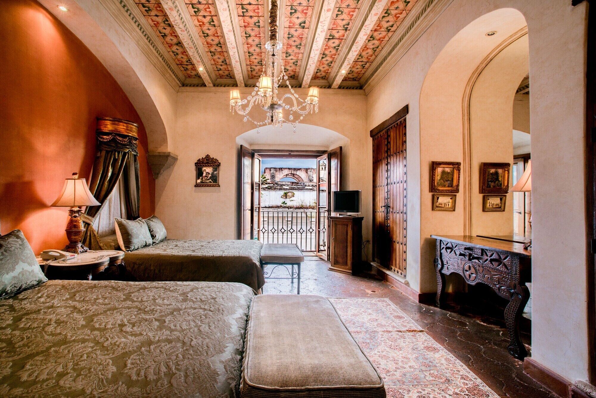 Premium bedding, in-room safe, individually decorated