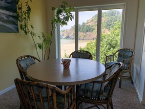 In-room dining - Starfish Point (Newport)
