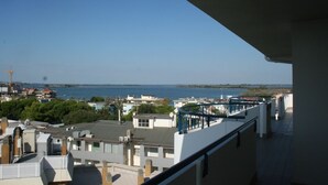 A residential area with a view of the sea. - Apart Hotel Atlantic (Grado)