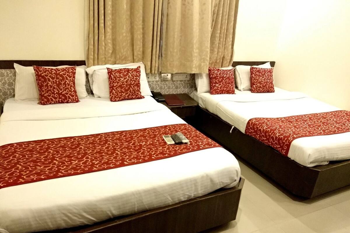 Caja de seguridad en la habitación, escritorio y cortinas blackout