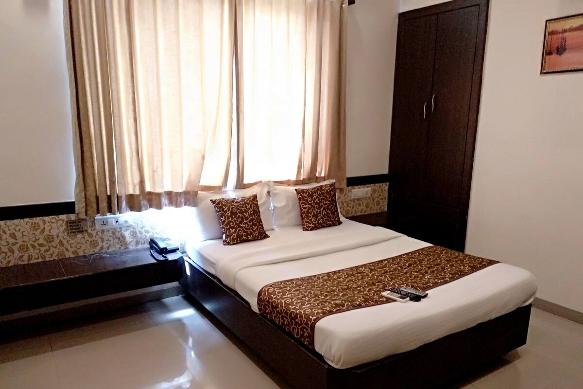In-room safe, desk, blackout drapes, iron/ironing board (on request)