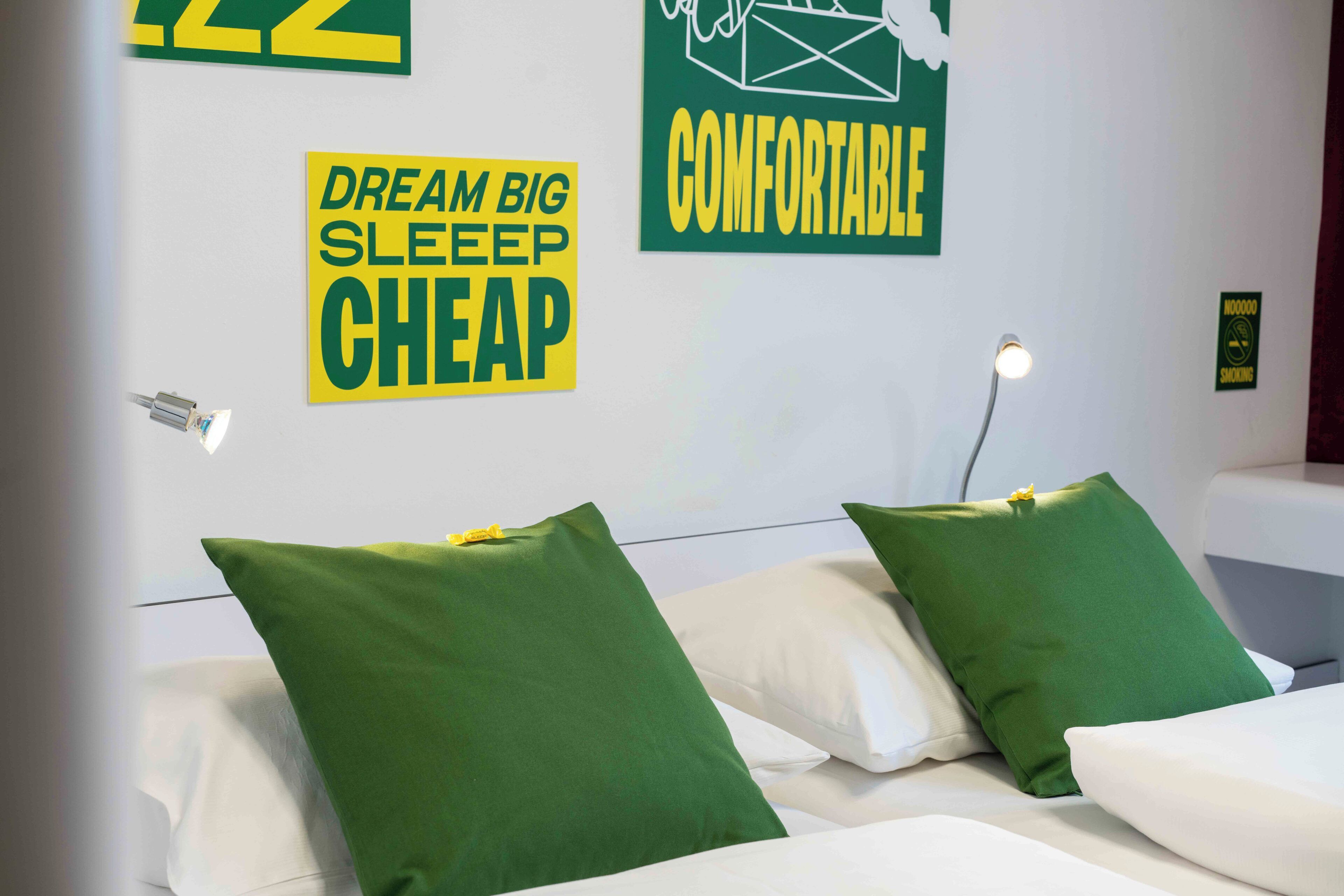 Quarto casal | Roupas de cama antialérgicas, escrivaninha, quartos à prova de som