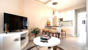 Junior Suite, Kitchenette | Egyptian cotton sheets, premium bedding, down duvets, memory-foam beds
