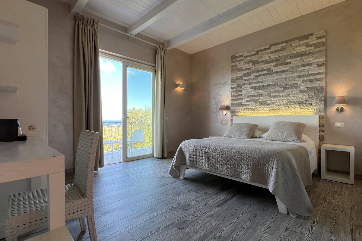 design room | 1 bedroom, minibar, in-room safe, free wifi