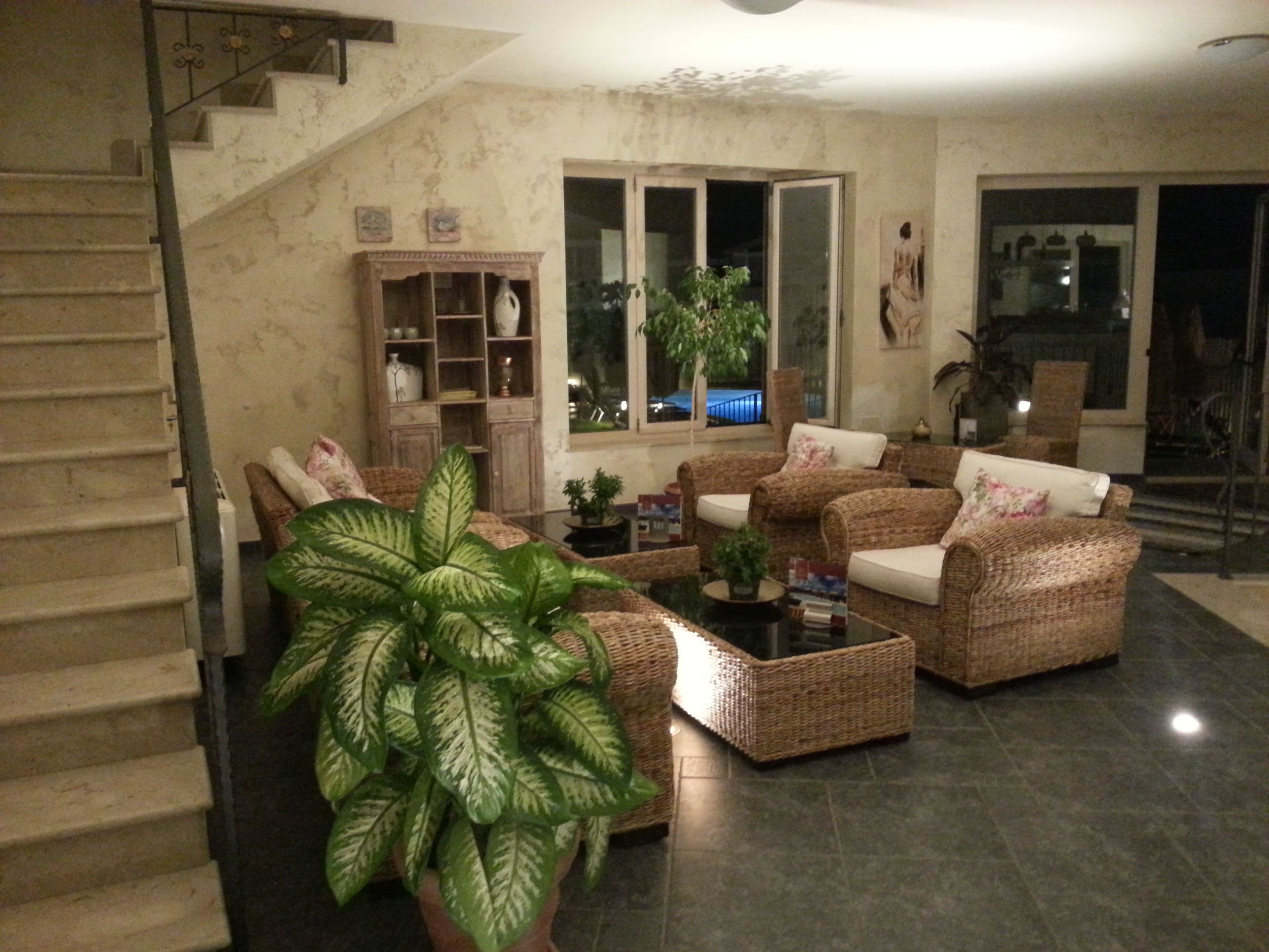 2 bars/lounges, poolside bar