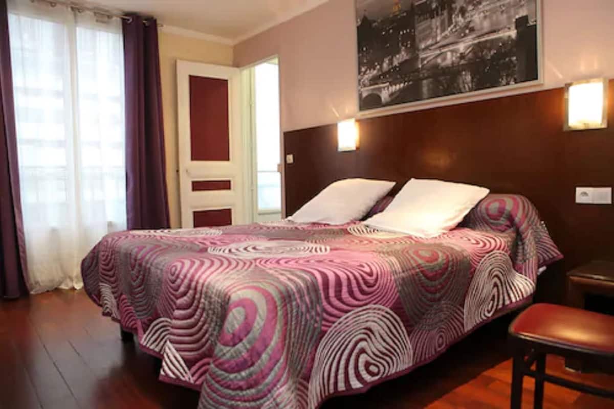 Tweepersoonskamer | Luxe beddengoed, een kluis op de kamer, individueel gedecoreerd