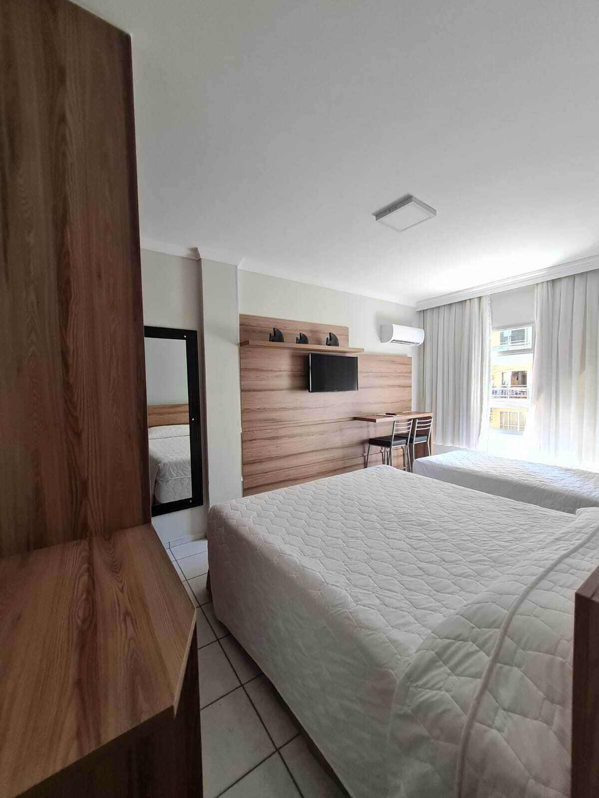 Chambre Triple Supérieure | Minibar, coffres-forts dans les chambres, bureau