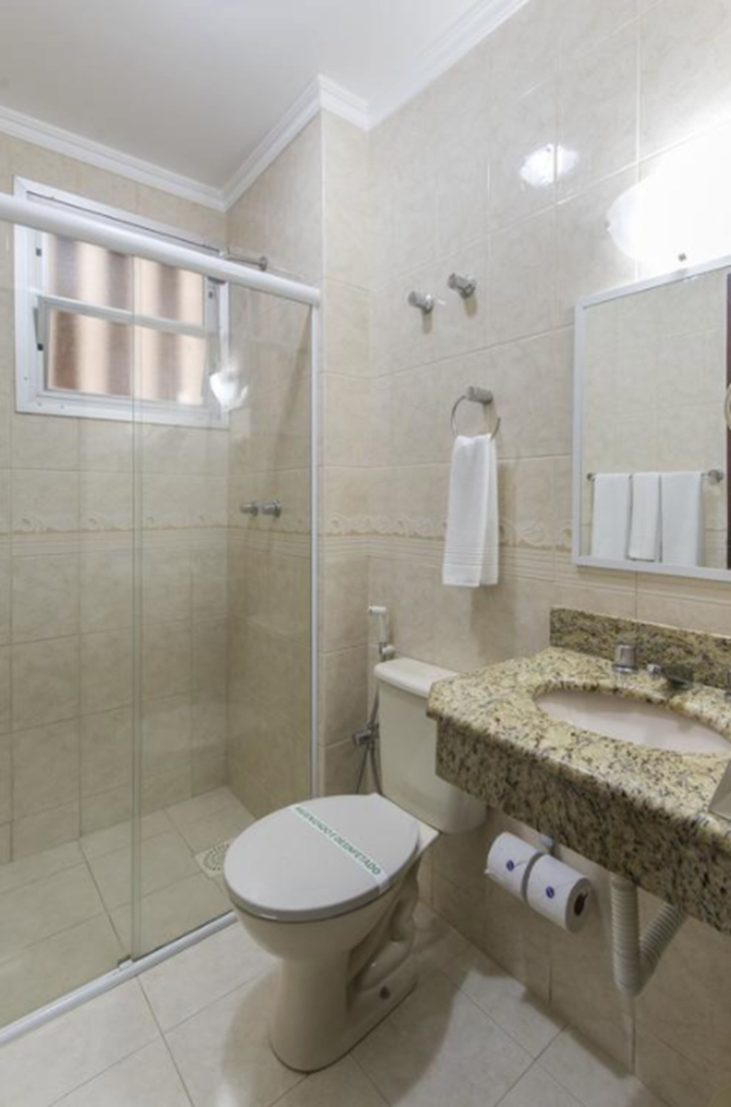 shower, rainfall showerhead, free toiletries, hair dryer