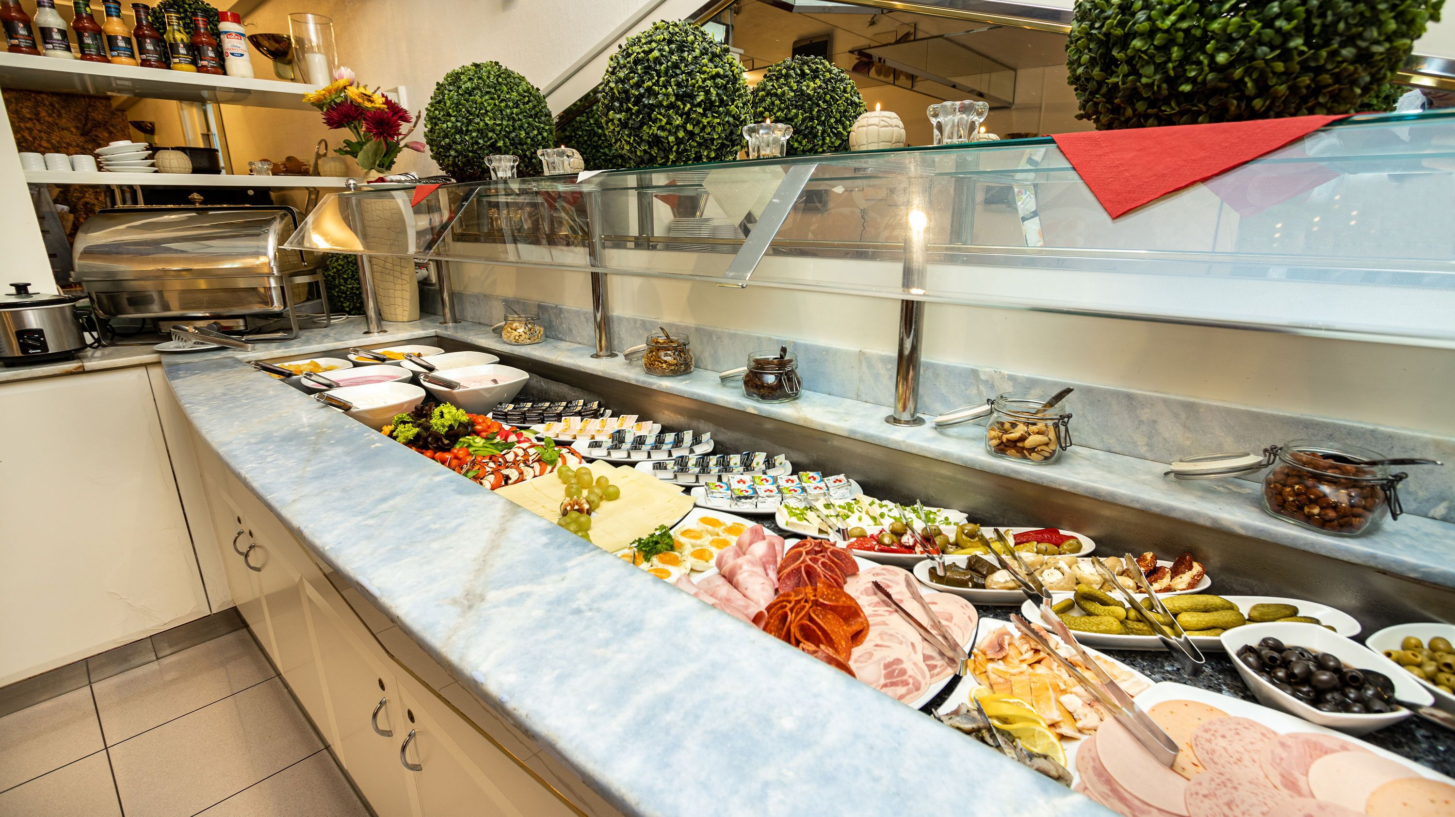 Desayuno buffet todos los días (EUR 12 por persona) 