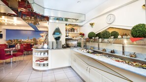Buffet déjeuner servi tous les jours en supplément